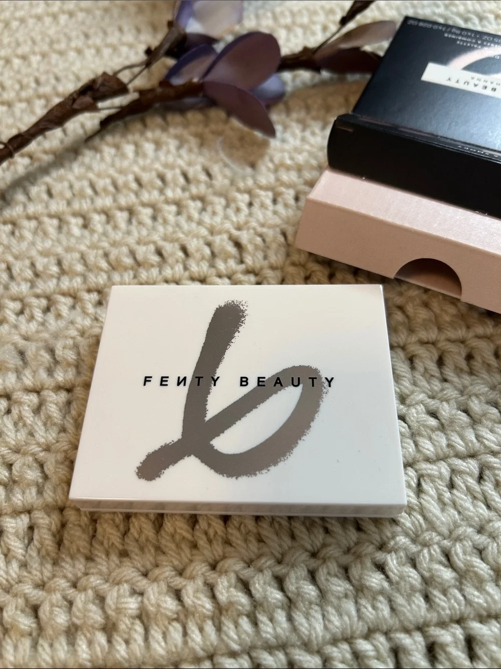 Fenty Beauty Snap Shadows Eyeshadow Palette - Soft Pink & Black Packaging